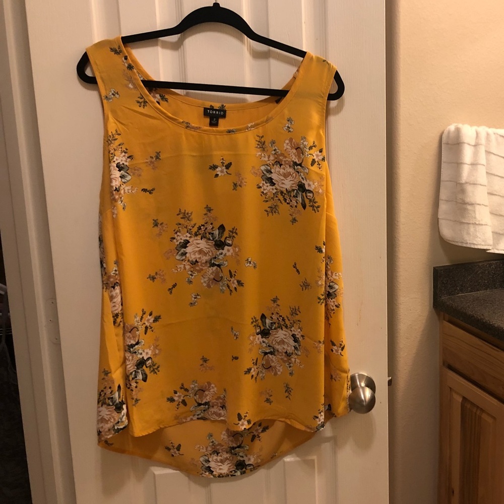 NWT Torrid yellow floral sleeveless blouse.